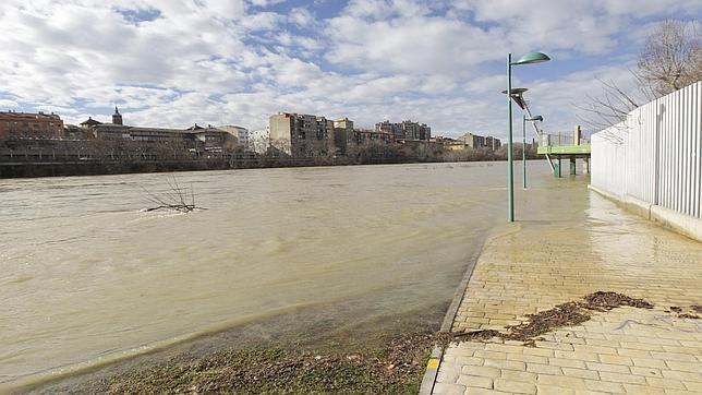 El Ebro se desborda mientras los embalses valencianos no llegan ni al 50%