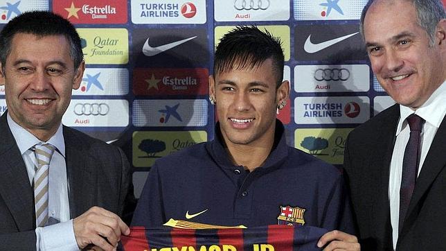 Bartoméu, junto a Zubizarreta, en la presentación de Neymar Jr.