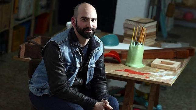 Encerrados en el estudio de Guillermo Mora