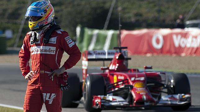 A Alonso se le para el Ferrari en Jerez