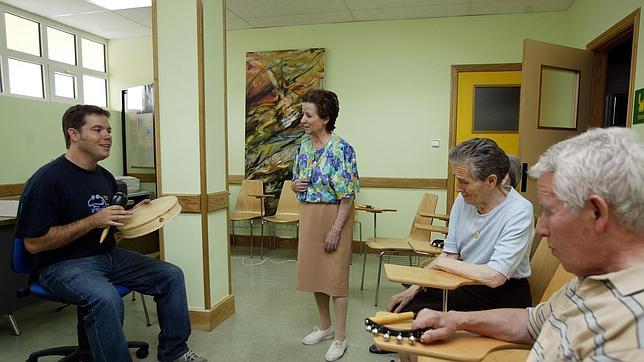 La música favorece el movimiento y mejora la calidad de vida en los enfermos neurológicos