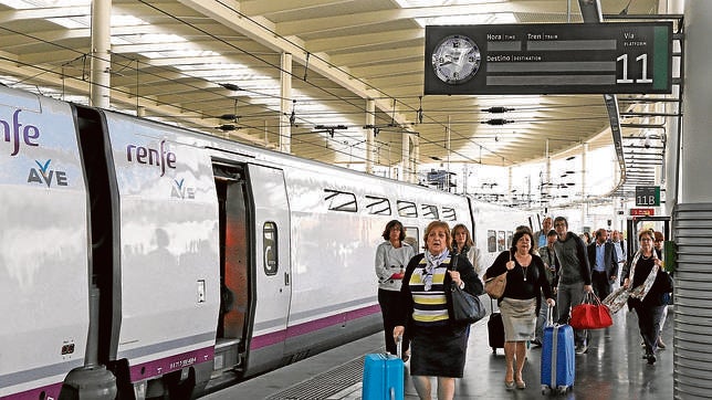 El AVE Barcelona-Madrid transportó 3,1 millones de viajeros en 2013, un 16% más