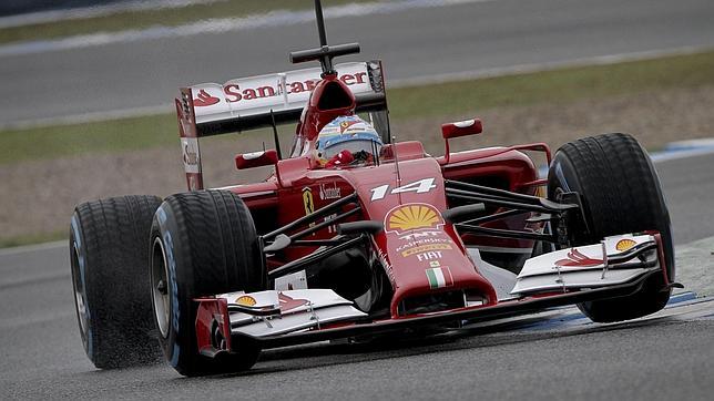 Fernando Alonso se da un atracón de vueltas en Jerez