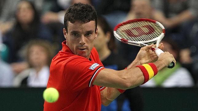 Kohlschreiber atropella a Bautista en su debut