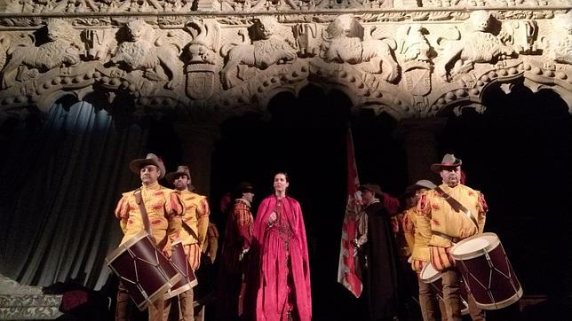 Un momento de la representación del Tenorio Mendocino en el Patio de los Leones del Infantado