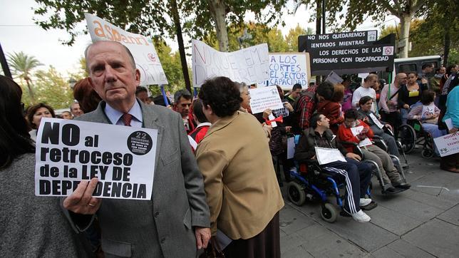 Casi 12.000 posibles dependientes esperan la resolución de sus casos