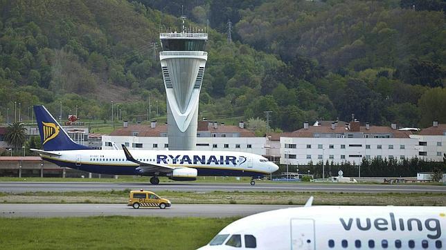 Ryanair entra en pérdidas por la guerra de precios entre las aerolíneas