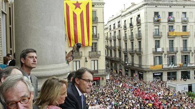 El Parlamento catalán aprueba la estelada como «símbolo de un anhelo»