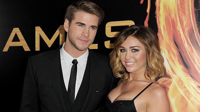 Miley Cyrus tira el anillo de compromiso de Liam Hemsworth