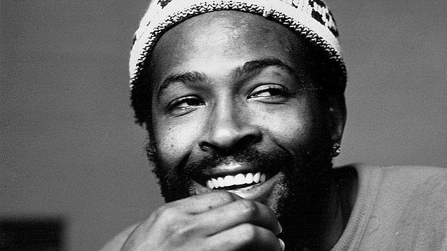 Un hombre encuentra el pasaporte de Marvin Gaye dentro de uno de sus discos