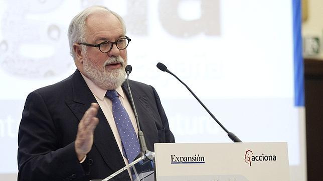 Cañete: «No he sido nominado candidato. Por tanto, de momento sigo trabajando»