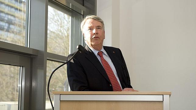 El tesorero del partido de Merkel deja el cargo por tener fondos en paraísos fiscales