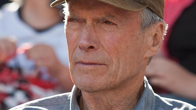 Clint Eastwood salva a un hombre de morir asfixiado en California