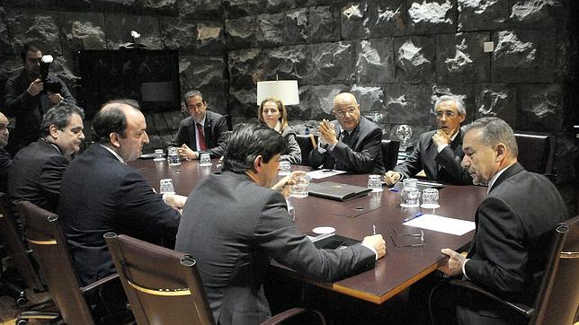 El Gobierno de Canarias acuerda someter a referéndum las prospecciones petrolíferas