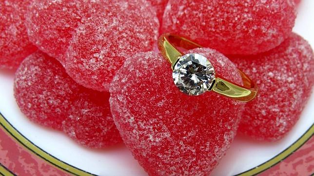 Mujer, lánzate y dile que le quieres