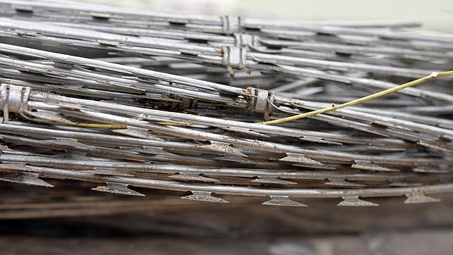 Zapatero gastó 8,7 millones en las concertinas que ahora critica el PSOE