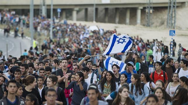 Dos viceministros encabezan una protesta para pedir más colonias en un área clave de Jerusalén