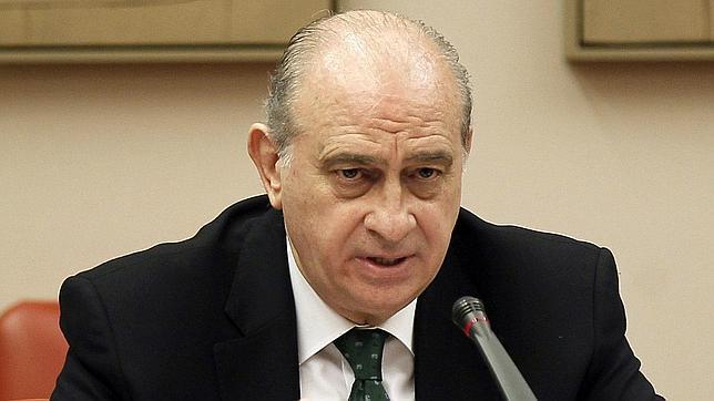 Fernández reconoce el uso de pelotas de goma en el agua, pero sin alcanzar a inmigrantes