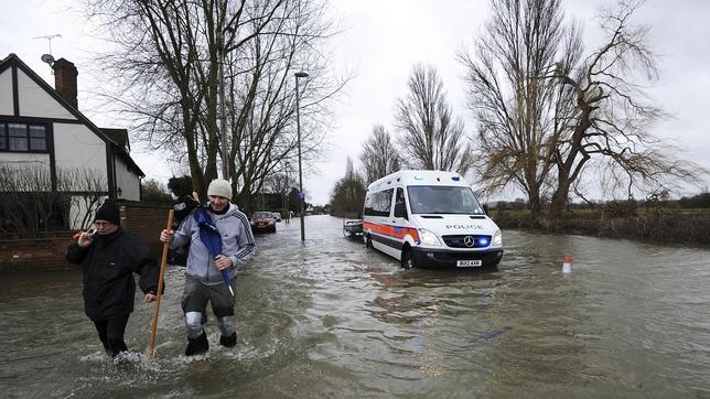El caos asuela Gran Bretaña tras el temporal de lluvia y viento