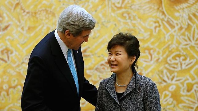 Kerry, en Asia para mediar en las disputas territoriales y sondear a Corea del Norte