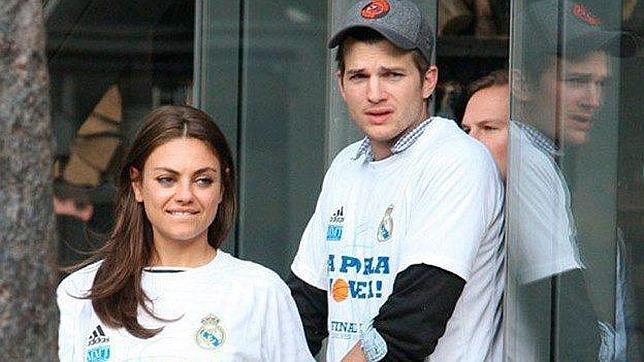Mila Kunis sorprende a Ashton Kutcher por su cumpleaños