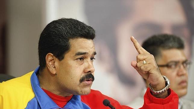 Maduro expulsa a tres funcionarios de la embajada de EE.UU. por «conspirar» contra Venezuela