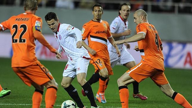 El Valencia jugará a las nueve ante el Rayo por el homenaje del Villarreal a su afición