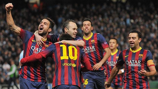 El Barcelona gana en Manchester casi sin querer