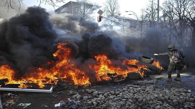 La UEFA decide este miércoles si suspende el partido del Valencia en Kiev