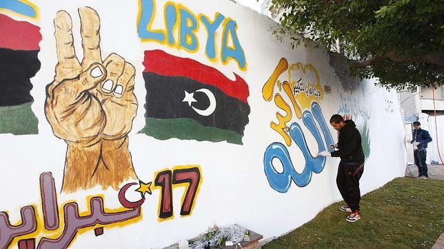Libia cumple tres años de revolución bajo la inseguridad y la crisis política y económica