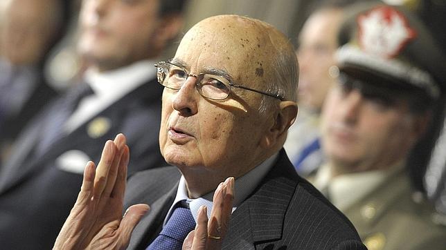 Napolitano, en su residencia del Palacio del Quirinal tras reunirse con representantes de las fuerzas políticas