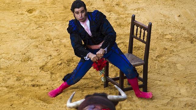 Morante, banderillas desde una silla en Ronda