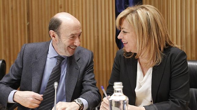 Rubalcaba frena la petición de dimisión del ministro del Interior