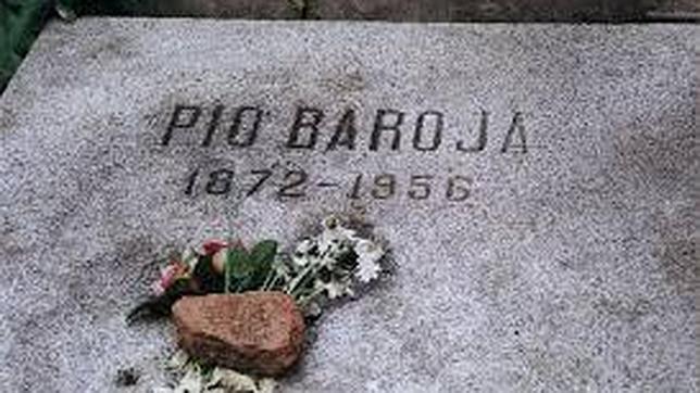 Tumba de Pío Baroja, en el madrileño Cementerio Civil