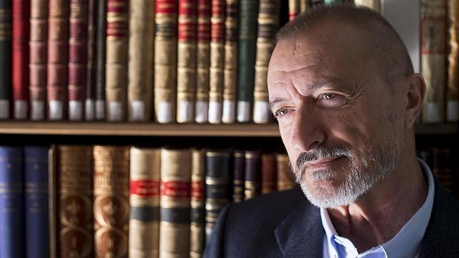Pérez-Reverte: «Twitter tiene un lado peligroso que me desagrada»