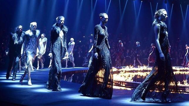 Roberto Cavalli sube la temperatura en Milán