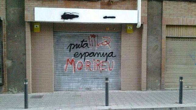 «Puta España» y «Moriréis»: pintadas amenazantes en una sede del PP catalán