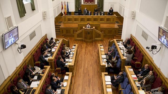 La reducción de diputados autonómicos,  ¿«cacicada» o medida necesaria?
