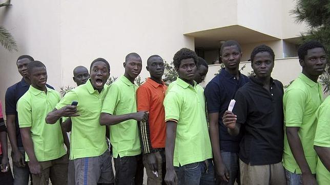 Cien inmigrantes entran en Melilla tras un nuevo asalto a la valla