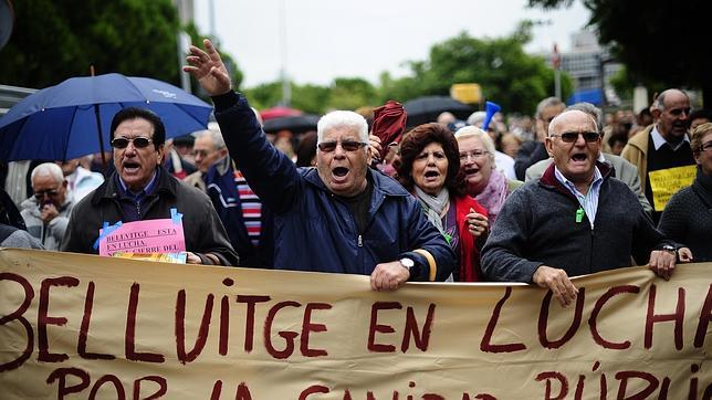 La crisis agudiza la segregación en barrios catalanes con rentas altas y bajas