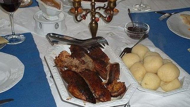 Se mantiene la costumbre soviética de ir los fines de semana a una sala de espectáculos a comer y bailar