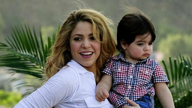 Shakira viaja con Milan por primera vez a su tierra natal en Colombia