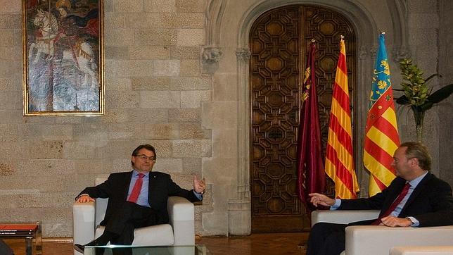 Fabra prepara una respuesta contundente contra las injerencias de Mas en la UE