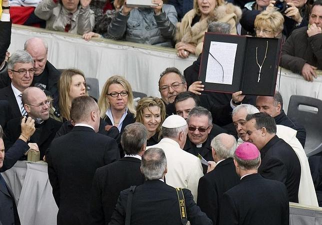 El Papa recibe el programa del V Centenario de Santa Teresa