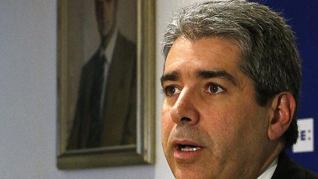 Homs acusa al Gobierno de presionar a políticos y empresarios contra la consulta