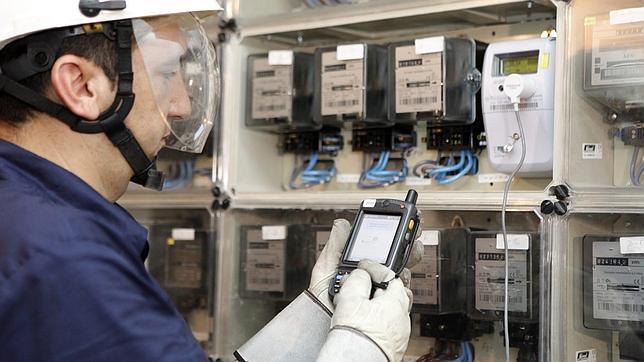 Competencia confirma que el precio de la luz puede bajar con el nuevo mecanismo