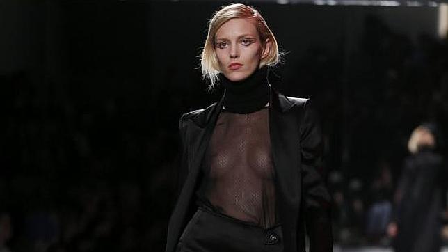 Rihanna se apunta a las transparencias y más tendencias de los desfiles de París