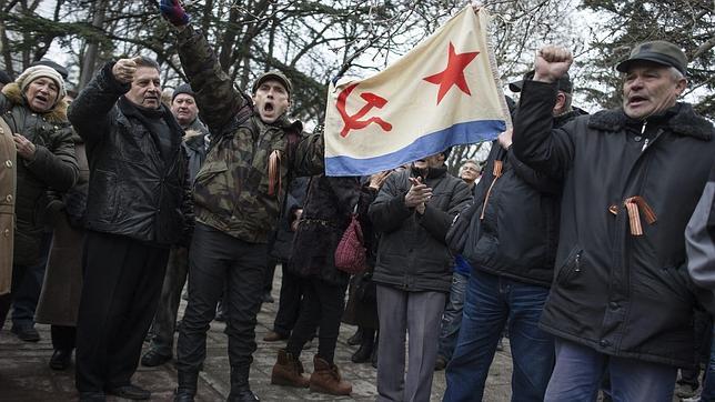 Serguéi Axiónov pide ayuda a Vladímir Putin para calmar la situación