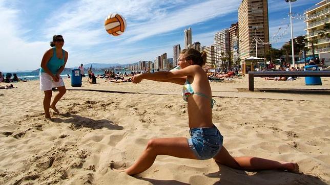 El sector exterior logra un superávit de 7.603 millones en 2013