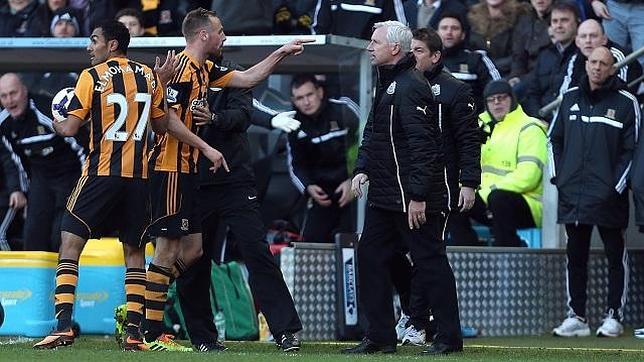 El técnico del Newcastle pagará 120.000 euros por su cabezazo a un jugador rival